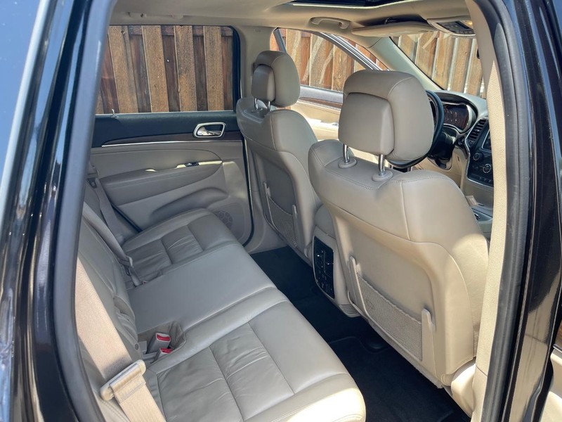 Jeep Grand Cherokee Vehicle Full-screen Gallery Image 13