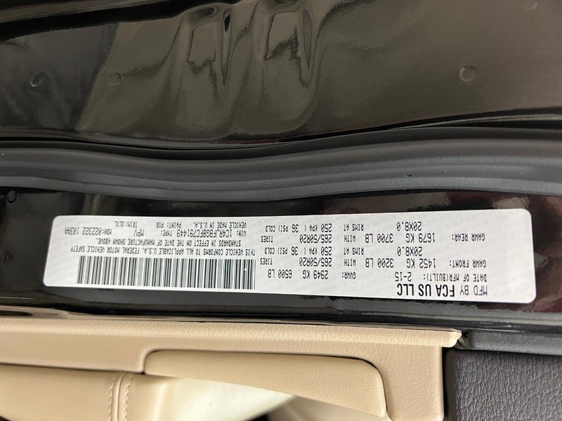 Jeep Grand Cherokee Vehicle Full-screen Gallery Image 15