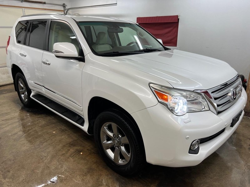 Lexus GX 460 Vehicle Full-screen Gallery Image 2