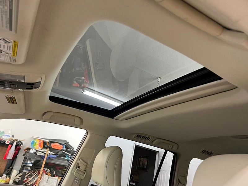 Lexus GX 460 Vehicle Full-screen Gallery Image 7