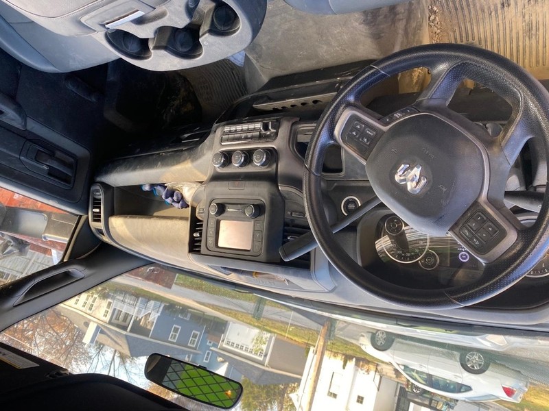 Ram 3500 Chassis Cab Vehicle Full-screen Gallery Image 2