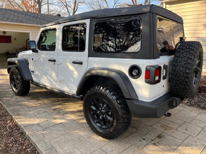 Jeep Wrangler Vehicle Full-screen Gallery Image 3