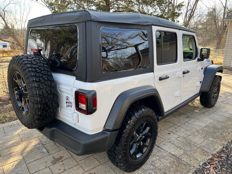 Jeep Wrangler Vehicle Full-screen Gallery Image 4