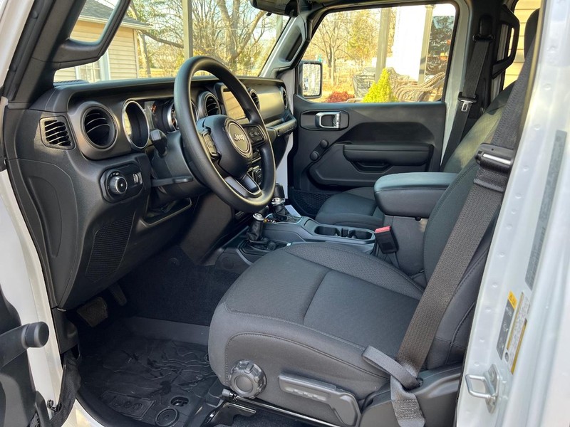 Jeep Wrangler Vehicle Full-screen Gallery Image 5