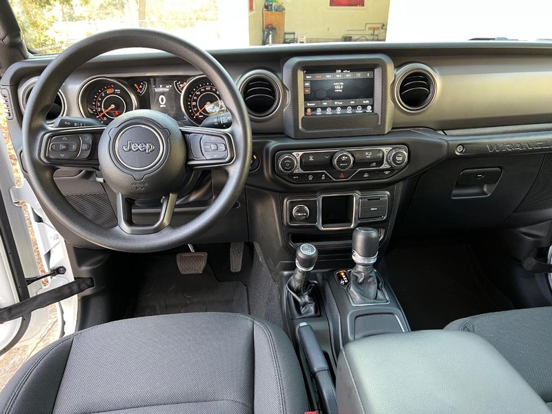 Jeep Wrangler Vehicle Full-screen Gallery Image 6