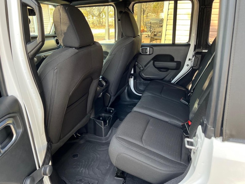 Jeep Wrangler Vehicle Full-screen Gallery Image 7