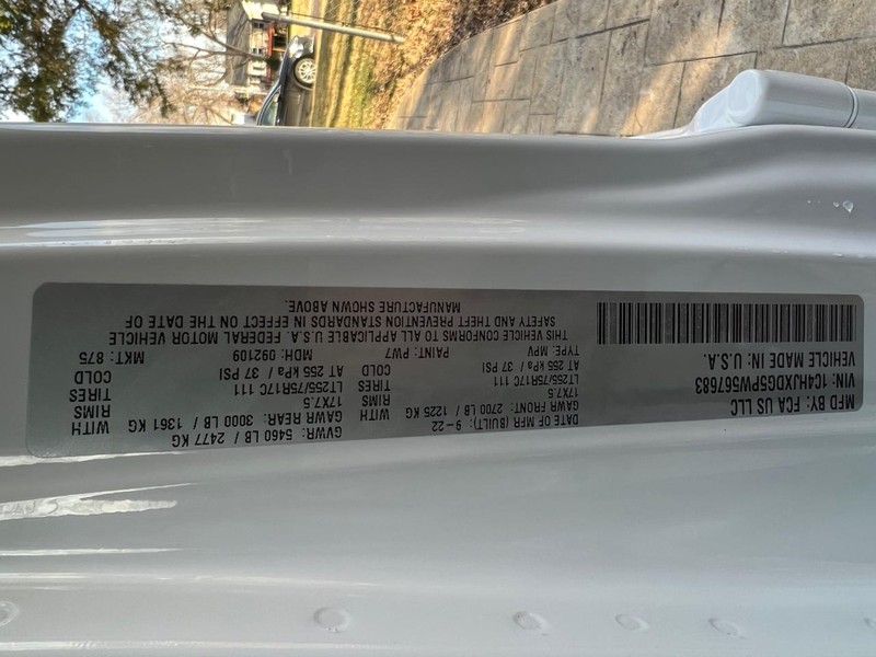 Jeep Wrangler Vehicle Full-screen Gallery Image 9