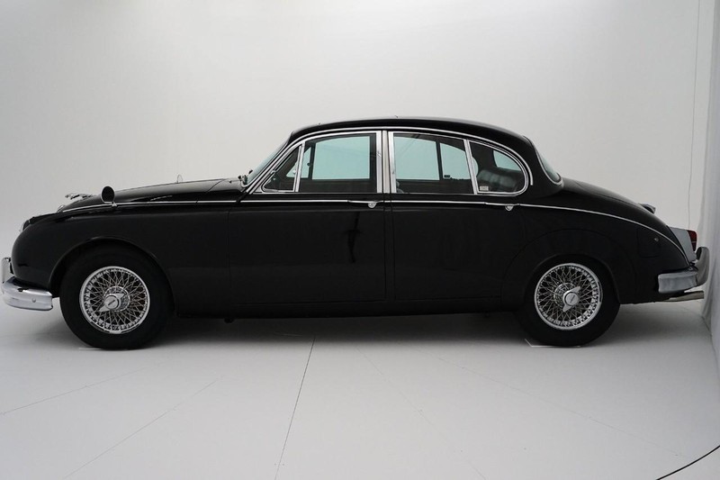 Jaguar Mark II Vehicle Full-screen Gallery Image 3