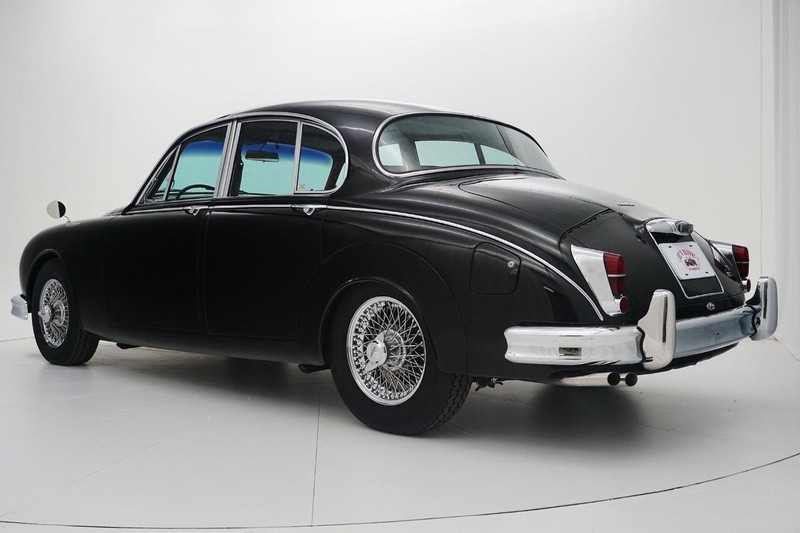 Jaguar Mark II Vehicle Full-screen Gallery Image 4