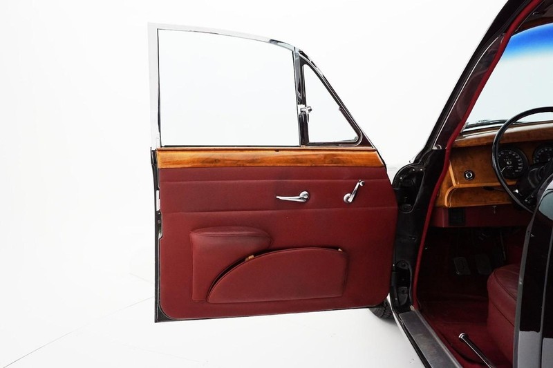 Jaguar Mark II Vehicle Full-screen Gallery Image 6