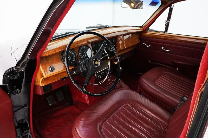 Jaguar Mark II Vehicle Full-screen Gallery Image 7