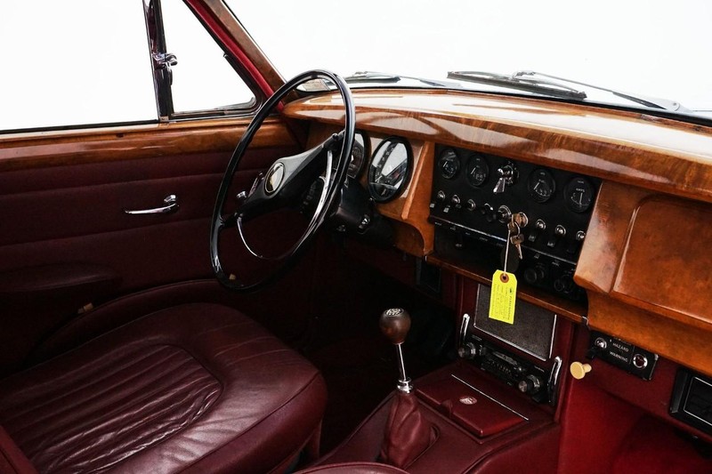 Jaguar Mark II Vehicle Full-screen Gallery Image 9