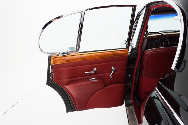 Jaguar Mark II Vehicle Full-screen Gallery Image 12
