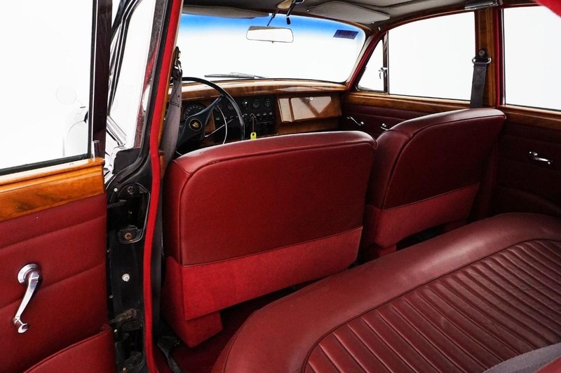 Jaguar Mark II Vehicle Full-screen Gallery Image 13
