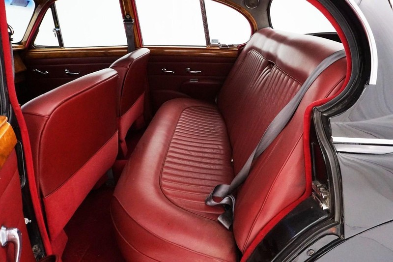 Jaguar Mark II Vehicle Full-screen Gallery Image 14