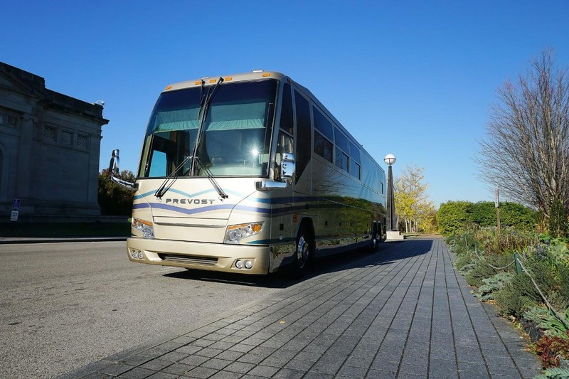 Prevost H3-45 VIP Vehicle Full-screen Gallery Image 6