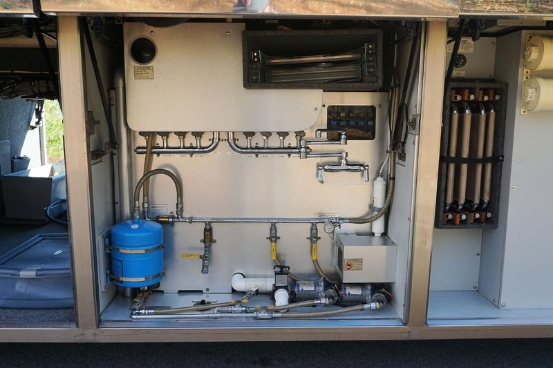 Prevost H3-45 VIP Vehicle Full-screen Gallery Image 15