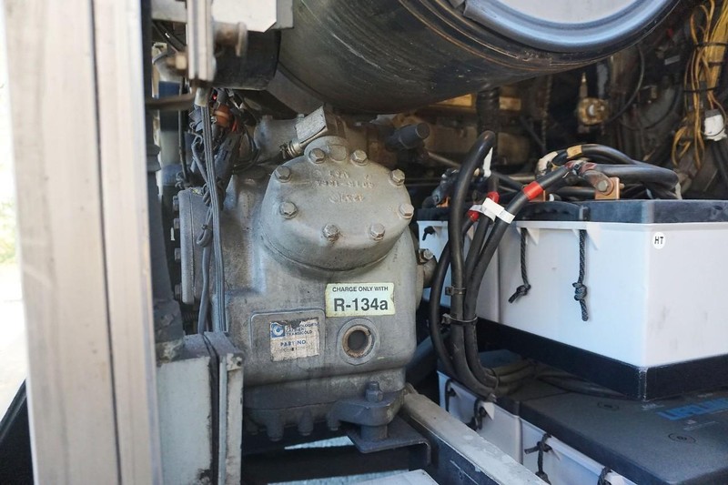 Prevost H3-45 VIP Vehicle Full-screen Gallery Image 17