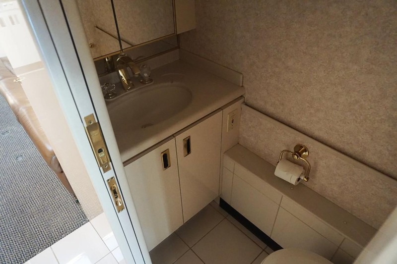 Prevost H3-45 VIP Vehicle Full-screen Gallery Image 30