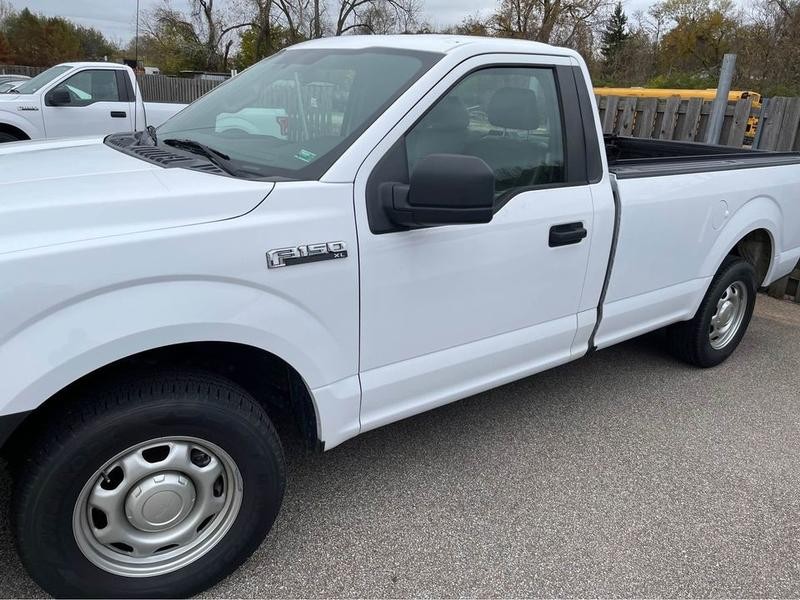 Ford F-150 Vehicle Full-screen Gallery Image 3