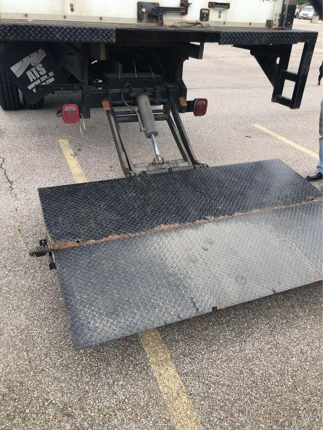 Freightliner BOX TRUCK Vehicle Full-screen Gallery Image 4