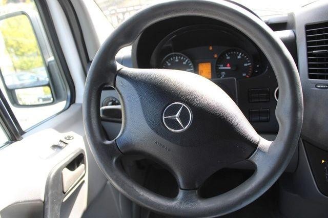 Mercedes-Benz Sprinter Cargo Vans Vehicle Full-screen Gallery Image 10