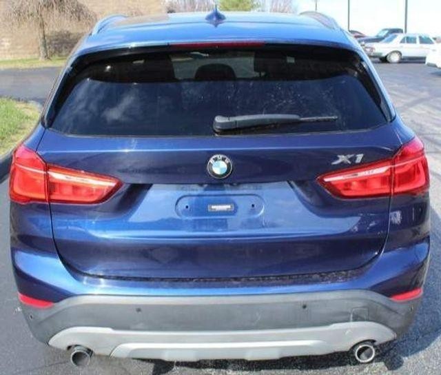 BMW X1 Vehicle Full-screen Gallery Image 4