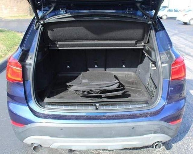 BMW X1 Vehicle Full-screen Gallery Image 6