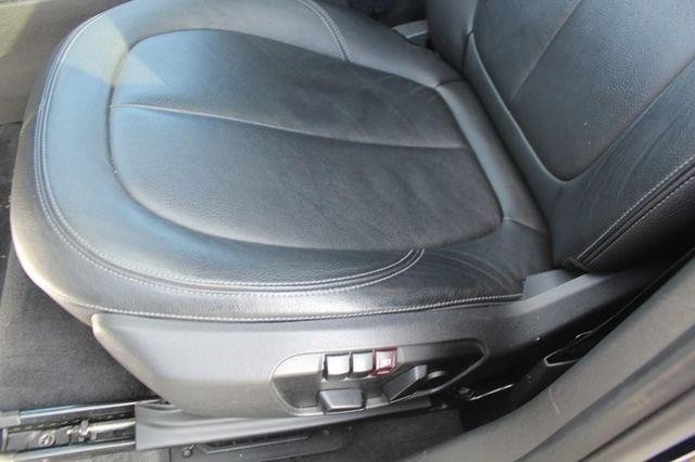 BMW X1 Vehicle Full-screen Gallery Image 7