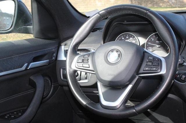 BMW X1 Vehicle Full-screen Gallery Image 8