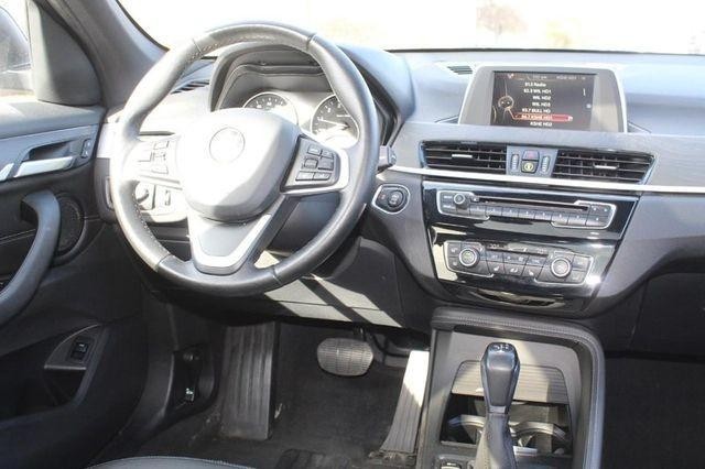 BMW X1 Vehicle Full-screen Gallery Image 9