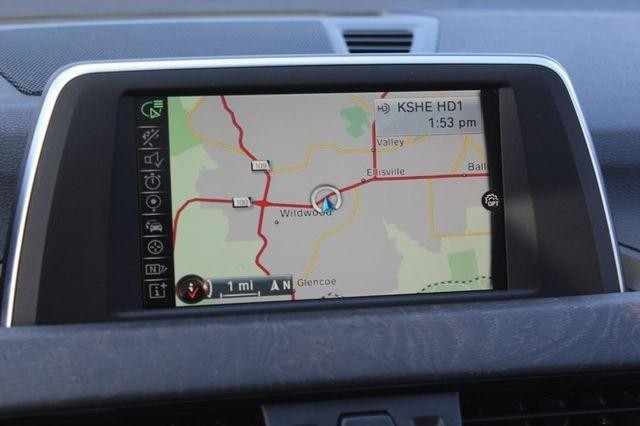 BMW X1 Vehicle Full-screen Gallery Image 14