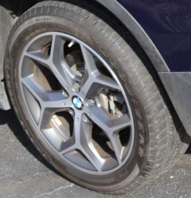 BMW X1 Vehicle Full-screen Gallery Image 16