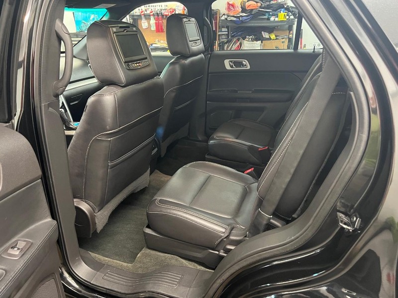 Ford Explorer Vehicle Full-screen Gallery Image 8