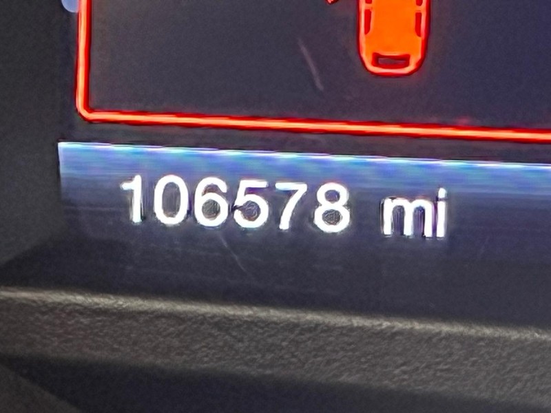 Ford Explorer Vehicle Full-screen Gallery Image 11