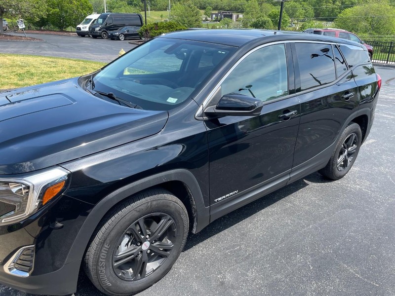 GMC Terrain Vehicle Full-screen Gallery Image 2