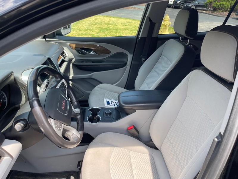 GMC Terrain Vehicle Full-screen Gallery Image 4