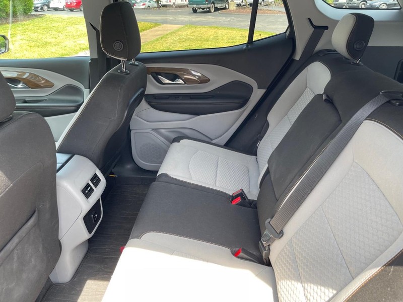 GMC Terrain Vehicle Full-screen Gallery Image 8