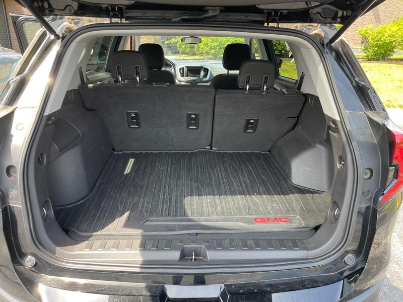 GMC Terrain Vehicle Full-screen Gallery Image 9