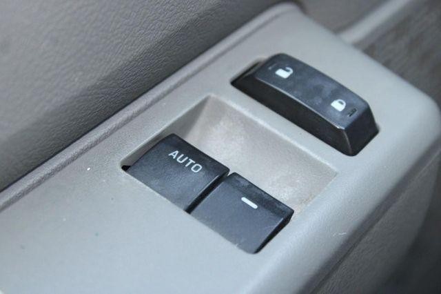 Ford Econoline Cargo Van Vehicle Full-screen Gallery Image 13