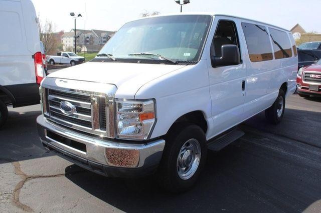 Ford Econoline Wagon Vehicle Full-screen Gallery Image 2