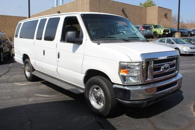 Ford Econoline Wagon Vehicle Full-screen Gallery Image 3