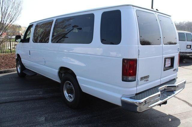 Ford Econoline Wagon Vehicle Full-screen Gallery Image 4