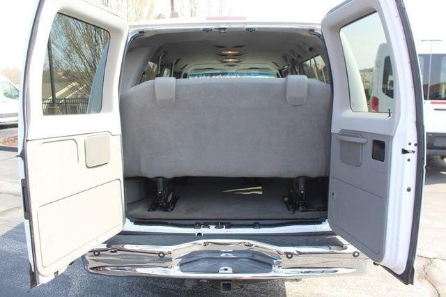 Ford Econoline Wagon Vehicle Full-screen Gallery Image 6