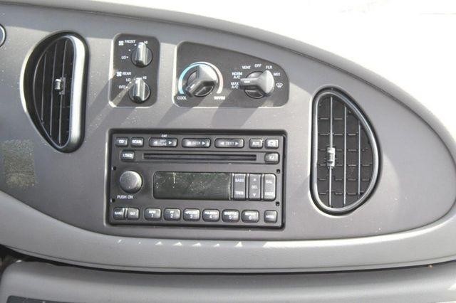 Ford Econoline Wagon Vehicle Full-screen Gallery Image 11