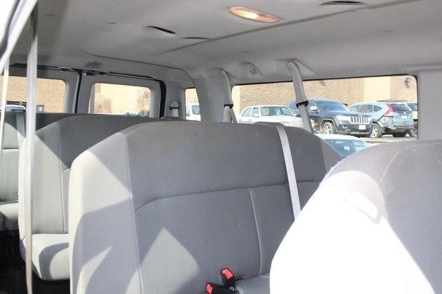 Ford Econoline Wagon Vehicle Full-screen Gallery Image 12