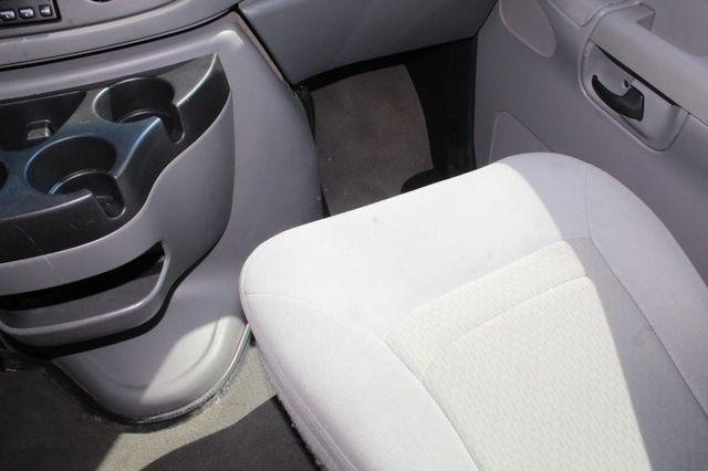 Ford Econoline Wagon Vehicle Full-screen Gallery Image 13