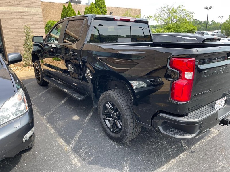 Chevrolet Silverado 1500 Vehicle Full-screen Gallery Image 5