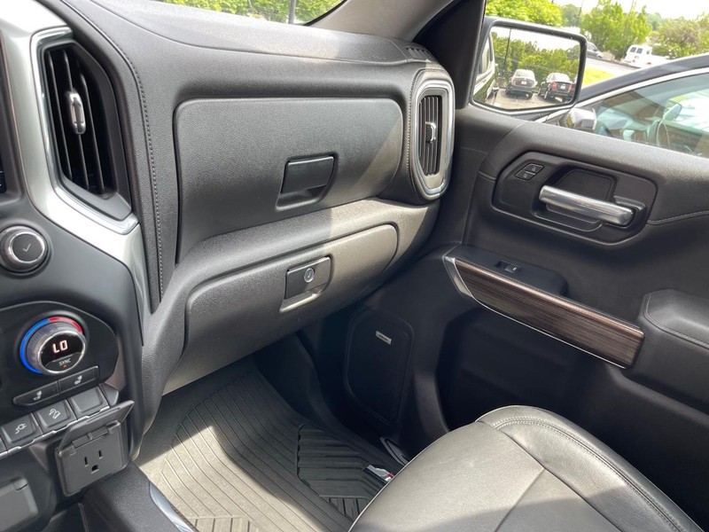 Chevrolet Silverado 1500 Vehicle Full-screen Gallery Image 15