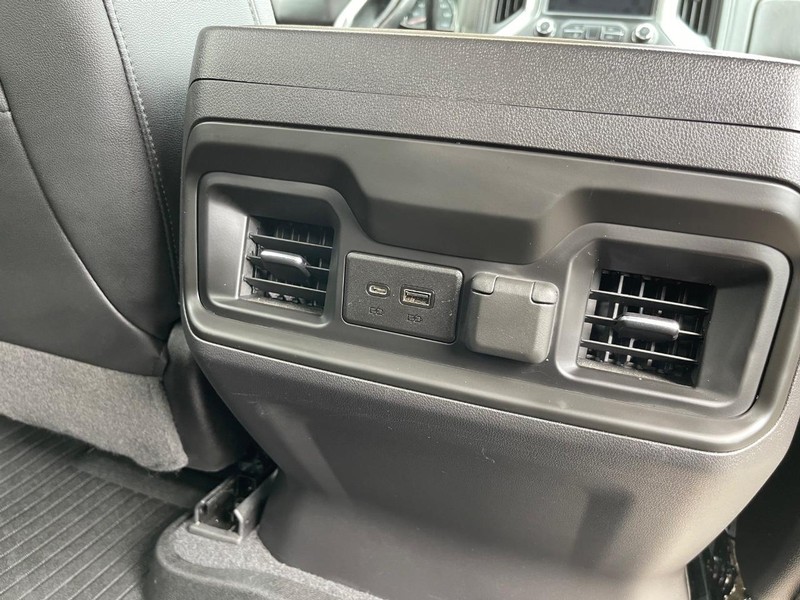 Chevrolet Silverado 1500 Vehicle Full-screen Gallery Image 17